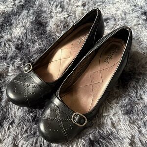 Mudd Vintage 2000’s Women's Black Leather Heeled Courts